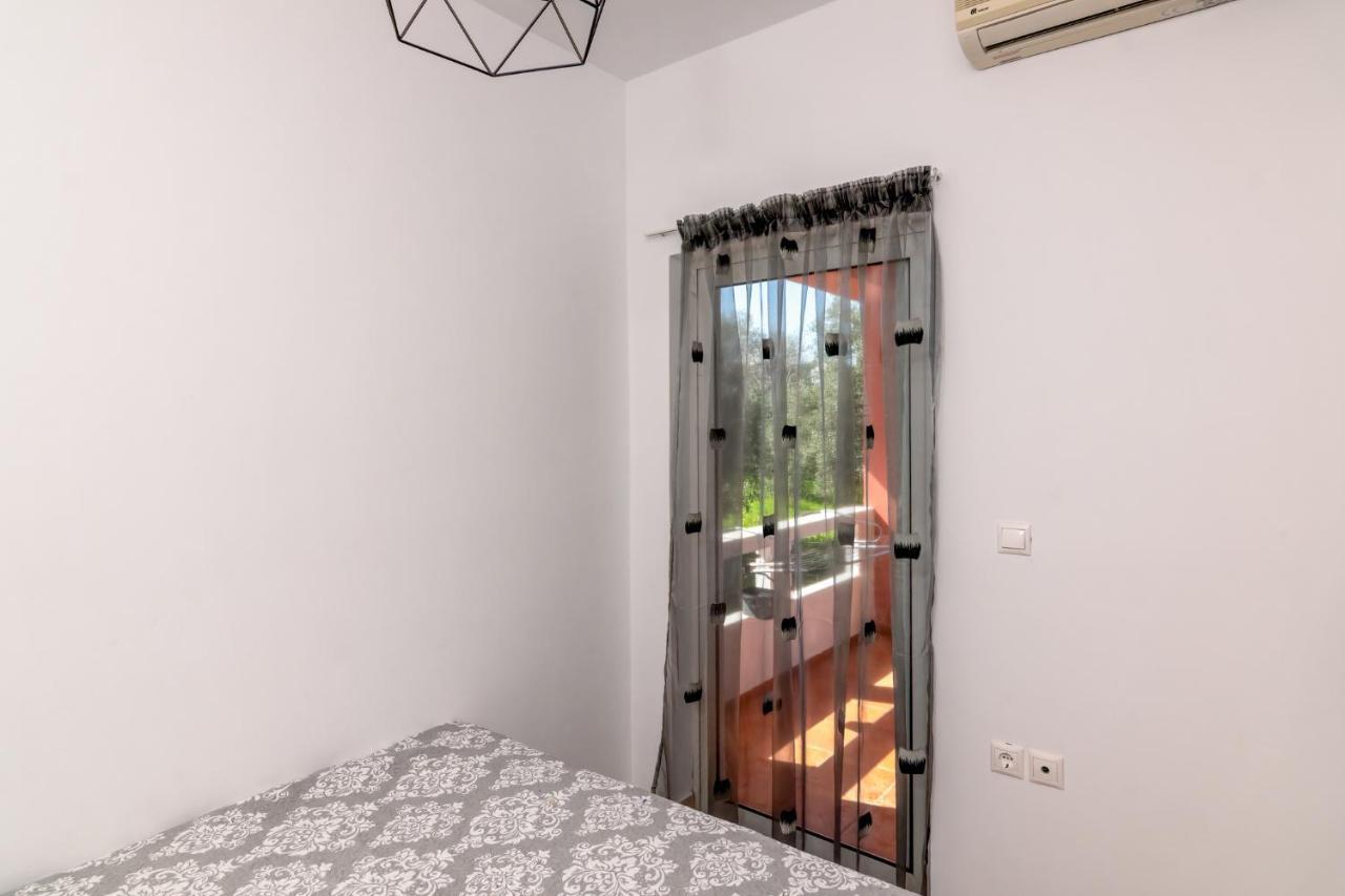 Bona'S Guest House Agia  Exterior photo