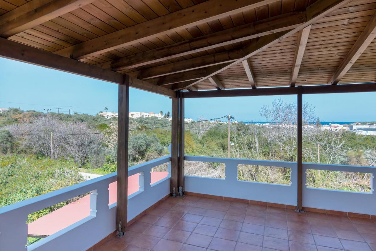 Bona'S Guest House Agia  Exterior photo